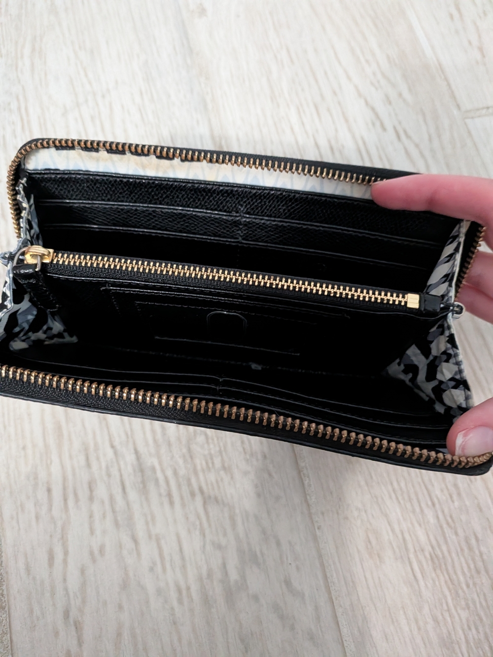 Vera Bradley Black Zip Around Leather Wallet with Gold Logo - Picture 3 of 4
